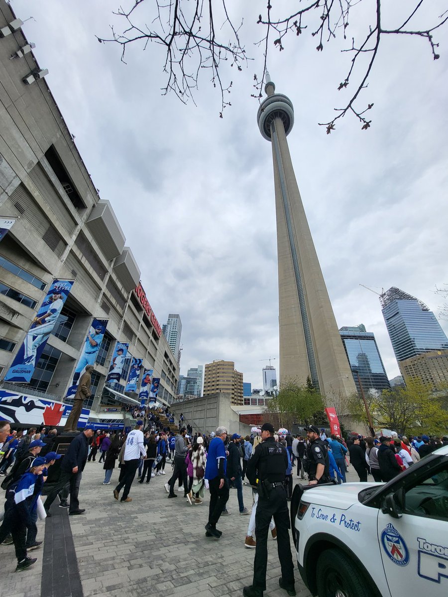 #ghscooks in Toronto! Checked the box on 4 different Tourism sectors in one afternoon.  <a href="/BlueJays/">Toronto Blue Jays</a> <a href="/GravenhurstHS/">GHS</a> <a href="/TLDSB_Pathways/">TLDSB Pathways</a> #hospitalityandtourism #NextLevel