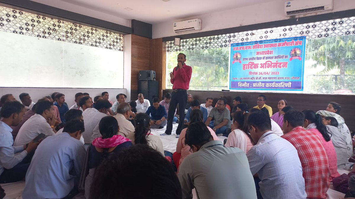 SURESHMAMDLOI's tweet photo. –सं���िदा स्वास्थ्य कर्मचारी क्रमिक भूख हड़ताल का 10,वा दिन

#संविदा_शोषण के खिलाप आवाज
#CHO_को_नियमित_करो
#संविदा_नीति_2018 लागू करो
#क्या_शिवराज_करेगें_न्याय_NHM_के_साथ 

@ChouhanShivraj
@ABPNews
 @BJP4MP 
@digvijaya_28 
@DrPRChoudhary 
@INCMP 
@NHM_MP 
@OfficeOfKNath https://t.co/nHK4YKcBYO
