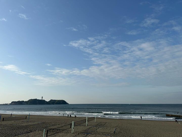 今日の海。ふらっと散歩した朝🚶‍♀️

潮風と日の光が良かった◎

＃朝散歩　＃犬散歩　＃湘南　＃ゴールデンウィーク
