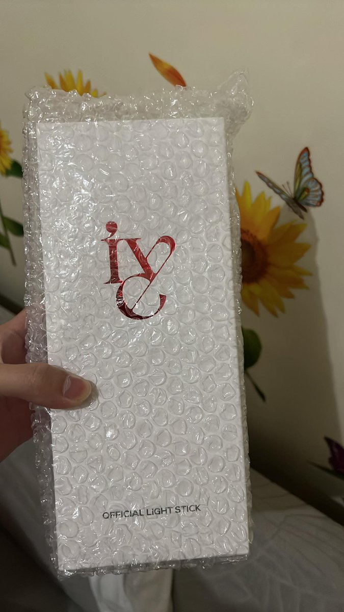 Onewfication's tweet photo. Hello moots, asking for help in retweeting this tweet. Thank you 💗 
WTS/LFB: IVE OFFICIAL LIGHT STICK (Brand new) 🇵🇭
SP: 2,000 pesos 
RFS: Needs fund asap
Meet up: UST, SM North/Fairview, LP
Shipping: J&amp;T/LBC
MOP: Cash, BPI, UB, Gcash @IVEmarketph @IVEMARKETPH_ @ivemarketplace https://t.co/cIpsaHkkKI