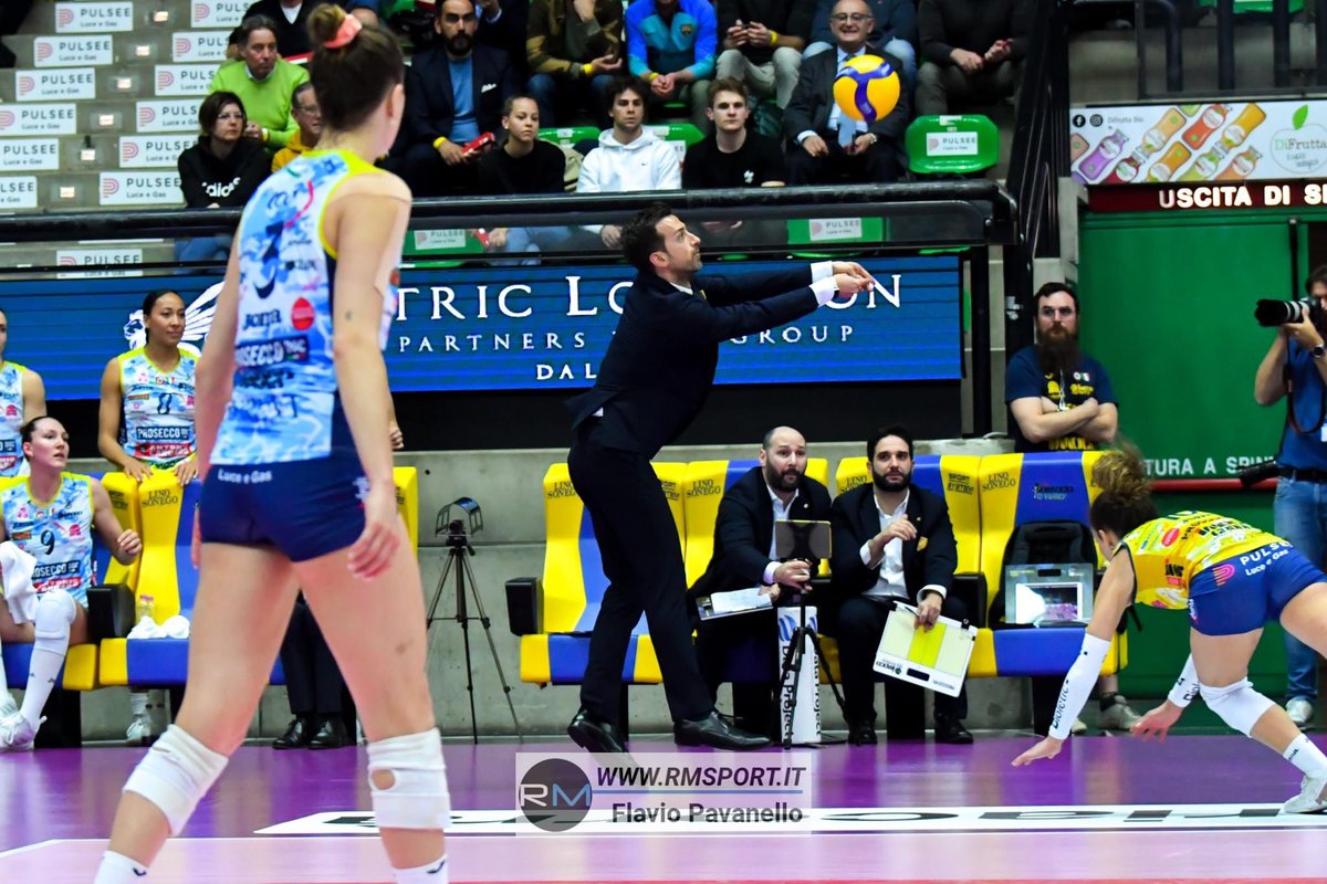 ksrbsc23's tweet image. ขอบคุณผู้เล่นคนที่ 7 ที่ช่วยรับบอลจ้า 🤣

#วอลเลย์บอลหญิง #imoco