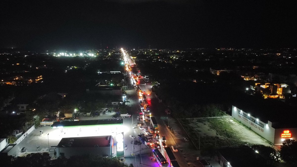 bmanders89's tweet image. Monster traffic jam in #Tulum right now. Traffic stuck for more than 1.5 hours #TulumPueblo #traffic #Mexico