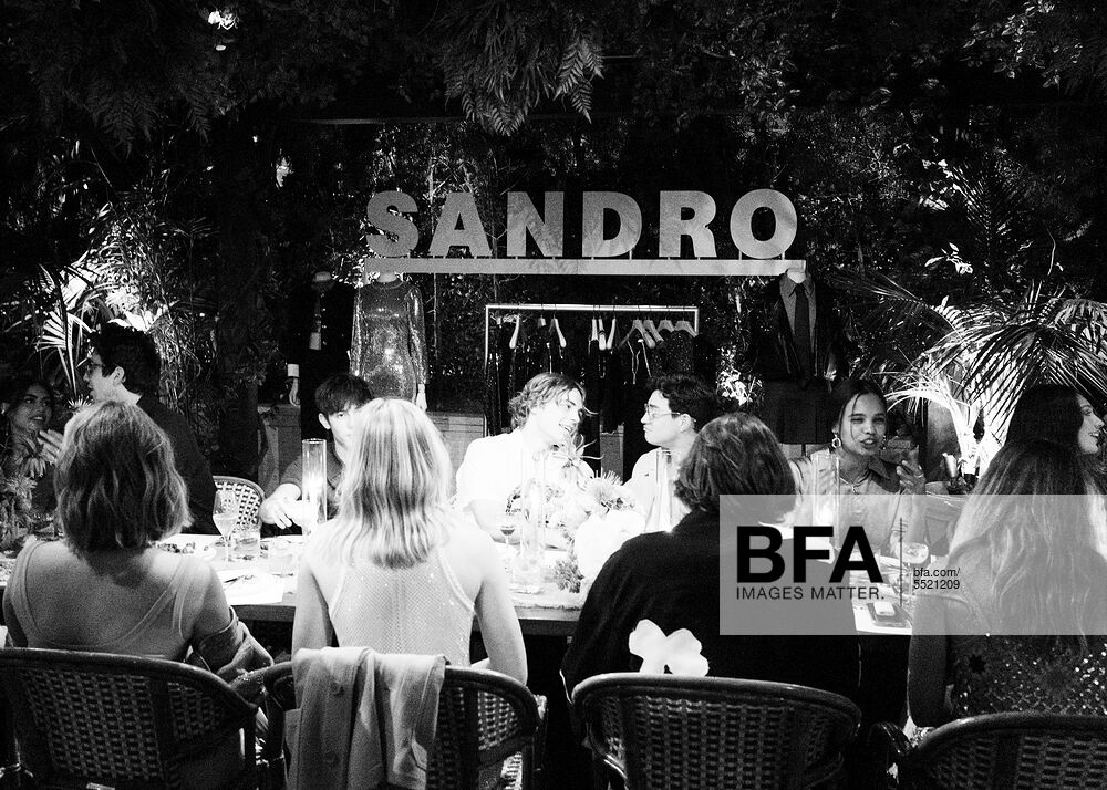 DailyRoss's tweet photo. Ross Lynch with Gavin Leatherwood at the SANDRO FW23 Collection Celebration in West Hollywood, CA - April 25

📸: Jojo Korsh/BFA.com https://t.co/c0sWdIbs9U