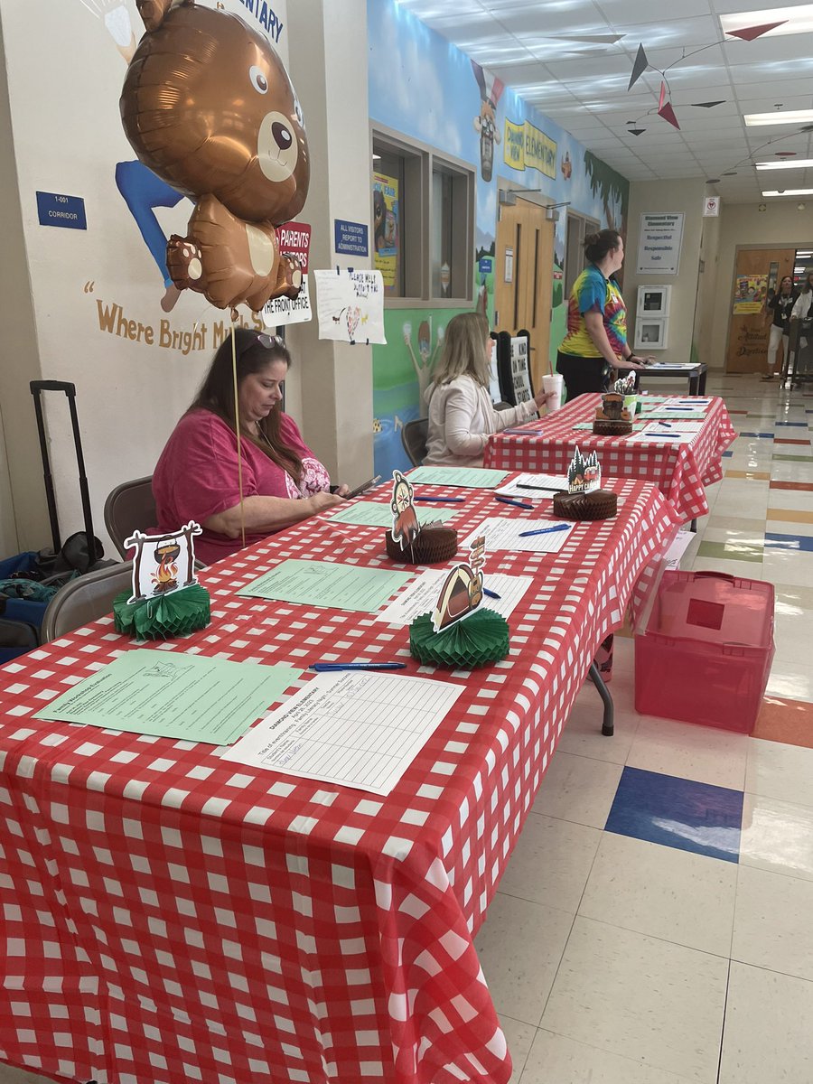 shineonbebright's tweet photo. S’mores Reading Night  - Catching the love of Summer Reading! #dverocks #summerreading https://t.co/0COHAkQEPY