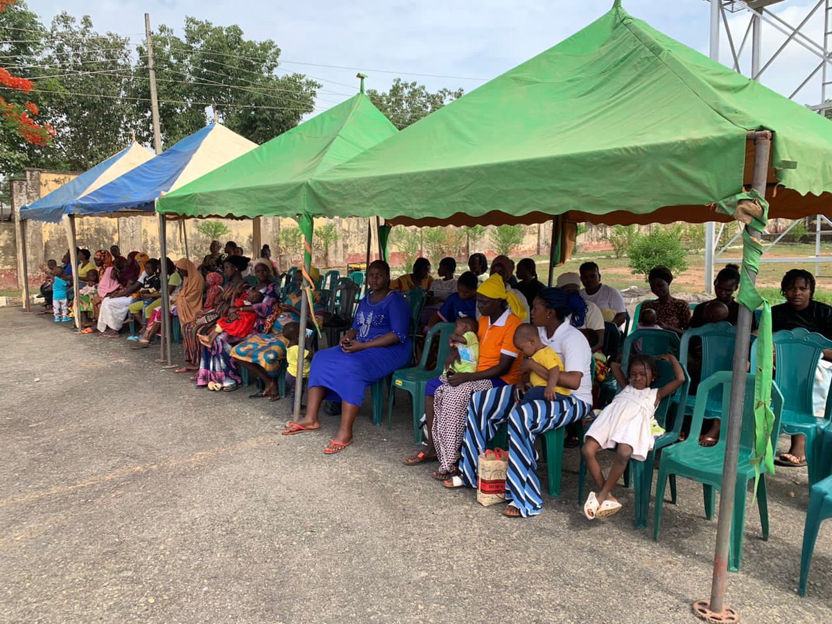 Onuh_j's tweet photo. Here is how the #WorldMalariaday went, from road walk awareness to community sensitization to the distribution of insecticide-treated nets. 
Remember, Zero Malaria starts with me. We all have a role to play in preventing and treating malaria. https://t.co/JzpJqpN0ln