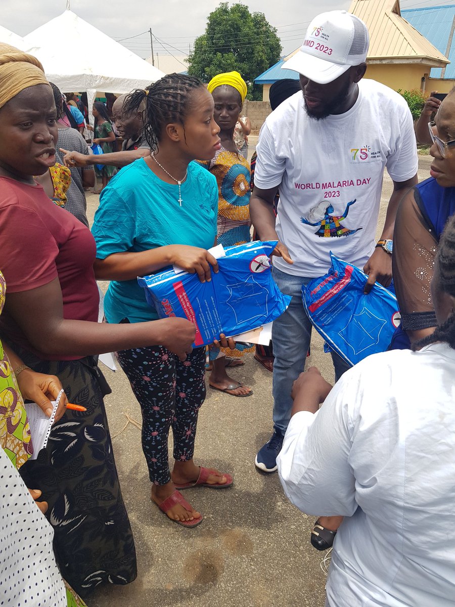 Onuh_j's tweet photo. Here is how the #WorldMalariaday went, from road walk awareness to community sensitization to the distribution of insecticide-treated nets. 
Remember, Zero Malaria starts with me. We all have a role to play in preventing and treating malaria. https://t.co/JzpJqpN0ln