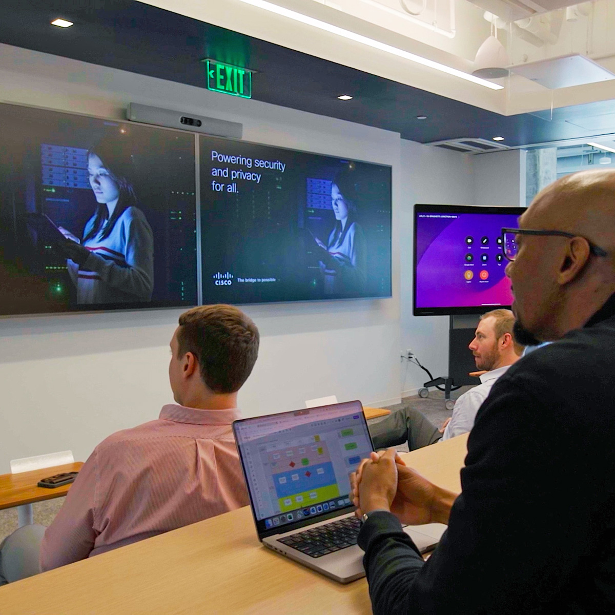 CiscoPartners's tweet image. For the #HybridWork revolution, Cisco opens the doors to a new office space that’s #hyperconnected, #sustainable, and super smart ➡️ cs.co/6011OT7sz 

#SmartBuildings