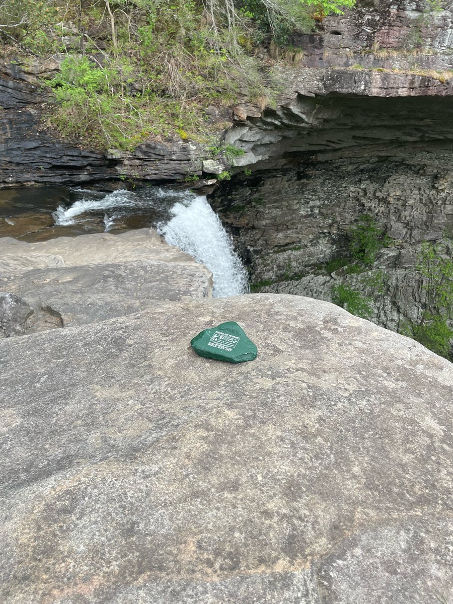 4WARDproject's tweet photo. This rock for Eric was found at the Primitive Baptist Church, Cades Cove, Townsend, TN by Robyn Stone who moved it to Ozone Falls in Rockwood, TN.  It was found two days later by Jannly Currier. #end22aday #4EricWard #4WARDproject #4WARDrocks Rock 23-017 https://t.co/0u28rYCkRE