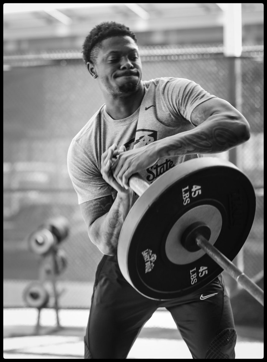 DeAndreForks's tweet photo. 2023 NFL Draft; @Ray2wright
#MadeInEPA #650DT ๐ธ: @deandreforks https://t.co/hyJcl5bV9H