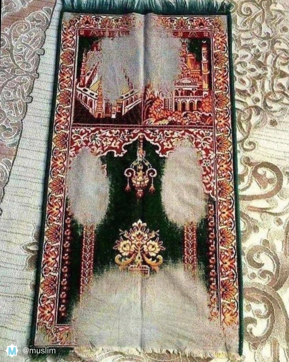 Muslim's tweet photo. SubhanAllah. The prayer mat of a 82 year old uncle who passed. Allah yerhamo. 🤍 https://t.co/yFUkdEnwWo