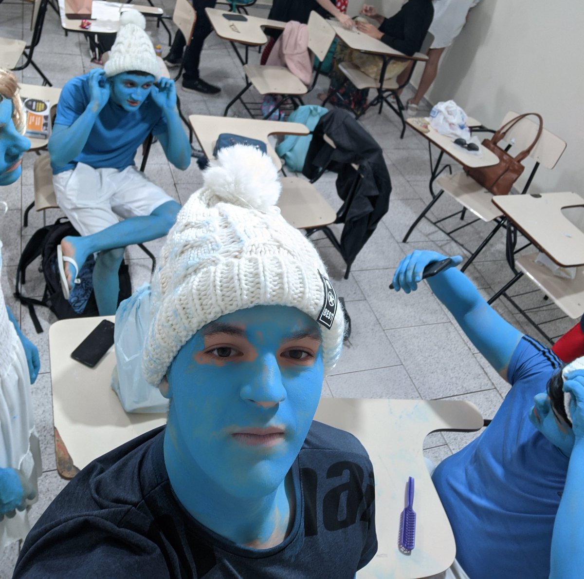 gabriell_tura's tweet image. Eu e a família