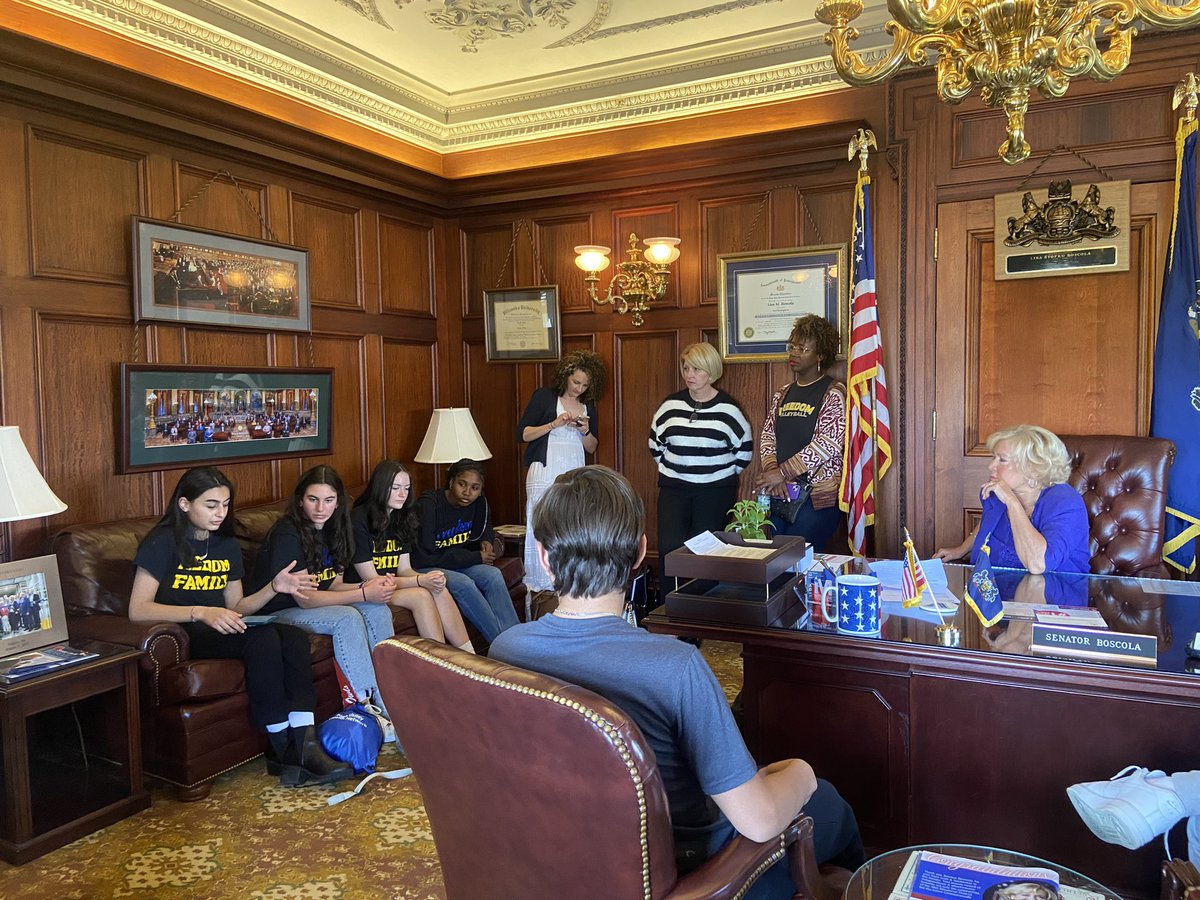 basdproudparent's tweet image. We could not be prouder parents today. Thank you to all the @BethlehemAreaSD students and staff who joined us in Harrisburg to take the fair funding fight directly to their reps. Just look at these kids in action! #WeWorkForFunding @BasdFreedom @LibertyHigh