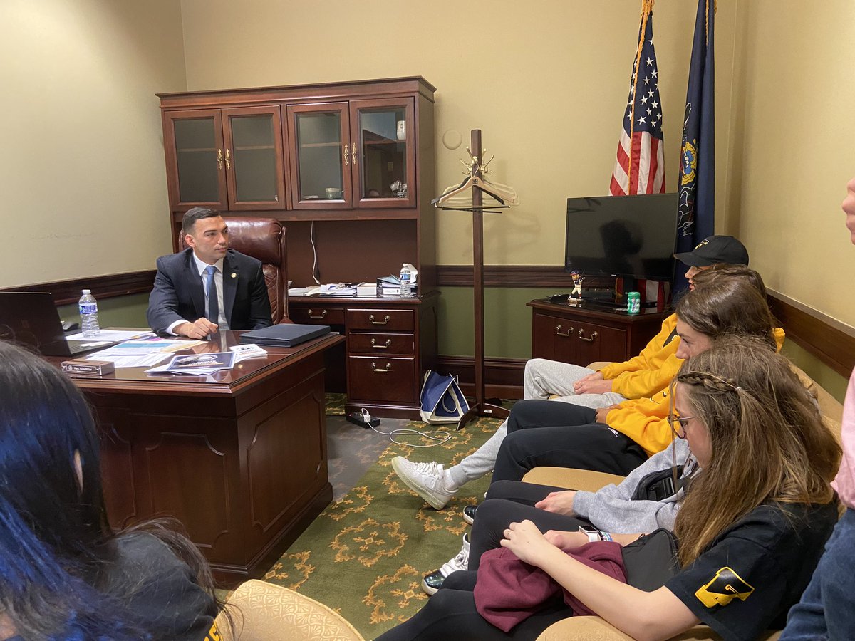 basdproudparent's tweet image. We could not be prouder parents today. Thank you to all the @BethlehemAreaSD students and staff who joined us in Harrisburg to take the fair funding fight directly to their reps. Just look at these kids in action! #WeWorkForFunding @BasdFreedom @LibertyHigh
