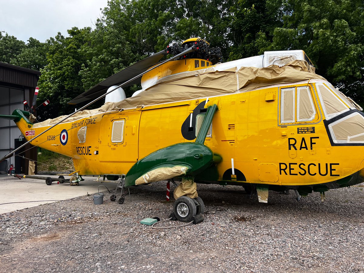 ShootAviation's tweet photo. So this was certainly a fun task for the washable paint! A smokey old SeaKing transforms into Marine 1 for the fantastic new Netflix series The Diplomat. #ukfilm #seaking #washablepaint #temporarypaint https://t.co/EVQA6Iotx9