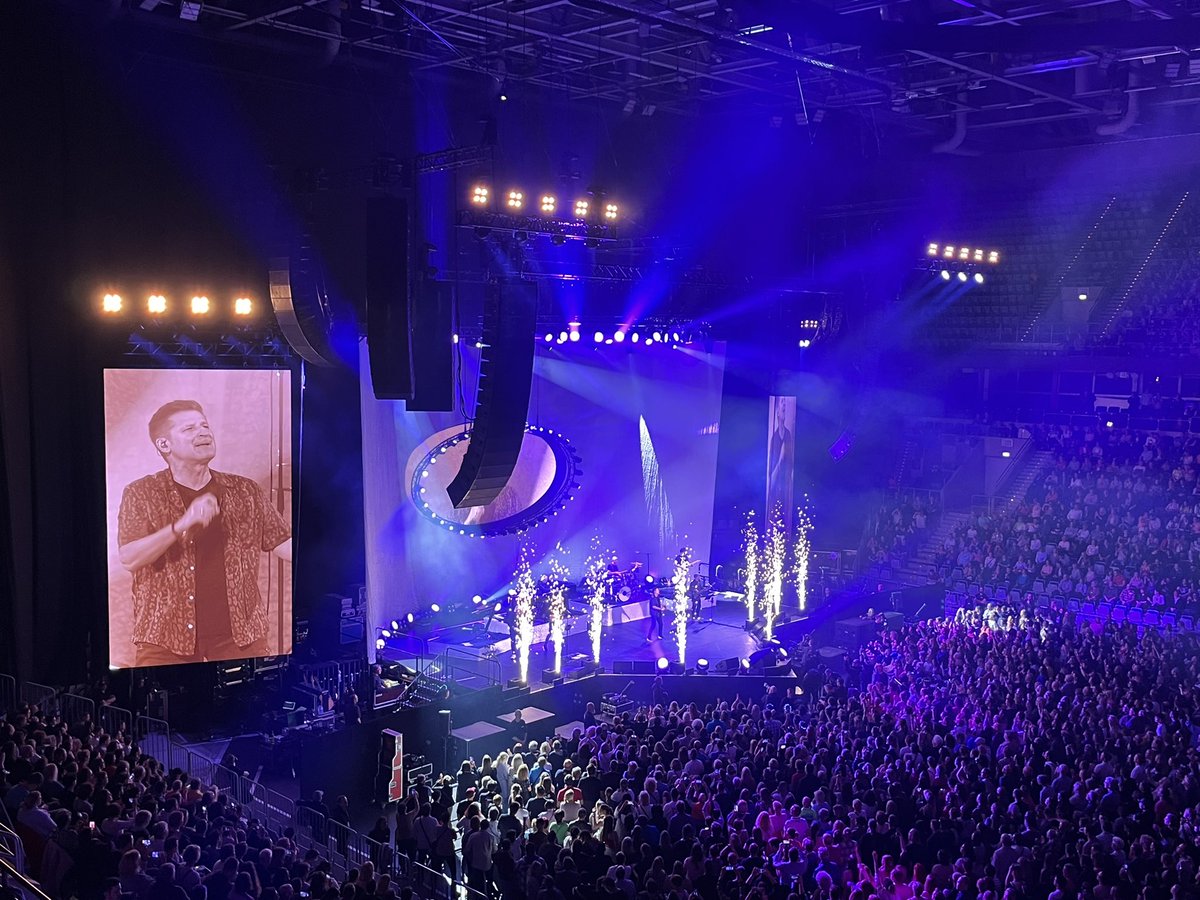 GDickerchen's tweet photo. PUR in der SAP Arena Mannheim. Eine Reise in die Jugend aber immer noch aktuell. https://t.co/cScRkAGoRT