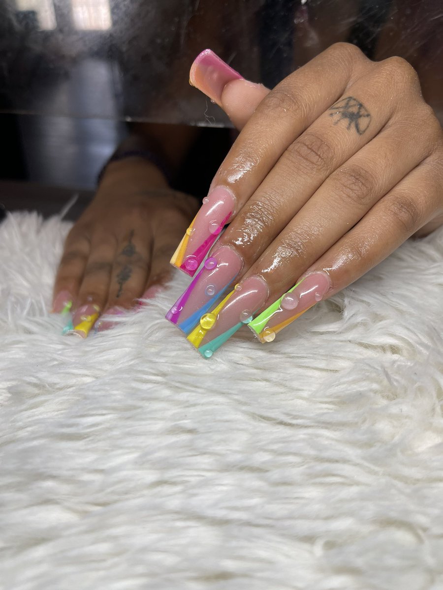 I been MIA on this app… but I’m back! 

🚨Graduating seniors get short - long semi bling freestyles for $65! 

Book today <a href="/clawsbychele2/">Clawsbychele</a> or Clawsbychele on Instagram. 

#GramFam #Latech #ULMonroe
#RUSTONNAILTECH #gramblingnailtech #clawsbychele