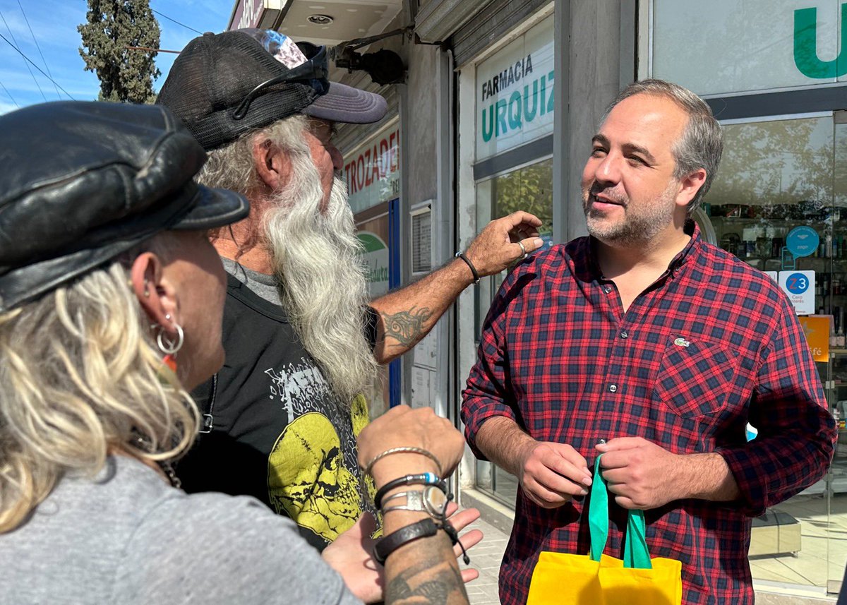 MatiasStevanato's tweet image. 🚶🏻| Seguimos recorriendo el departamento junto a @AleBermejoMza y @AdolBermejo. Visitamos a vecinos y comerciantes de #Coquimbito para seguir coordinando acciones que mejoren el bienestar de la comunidad.