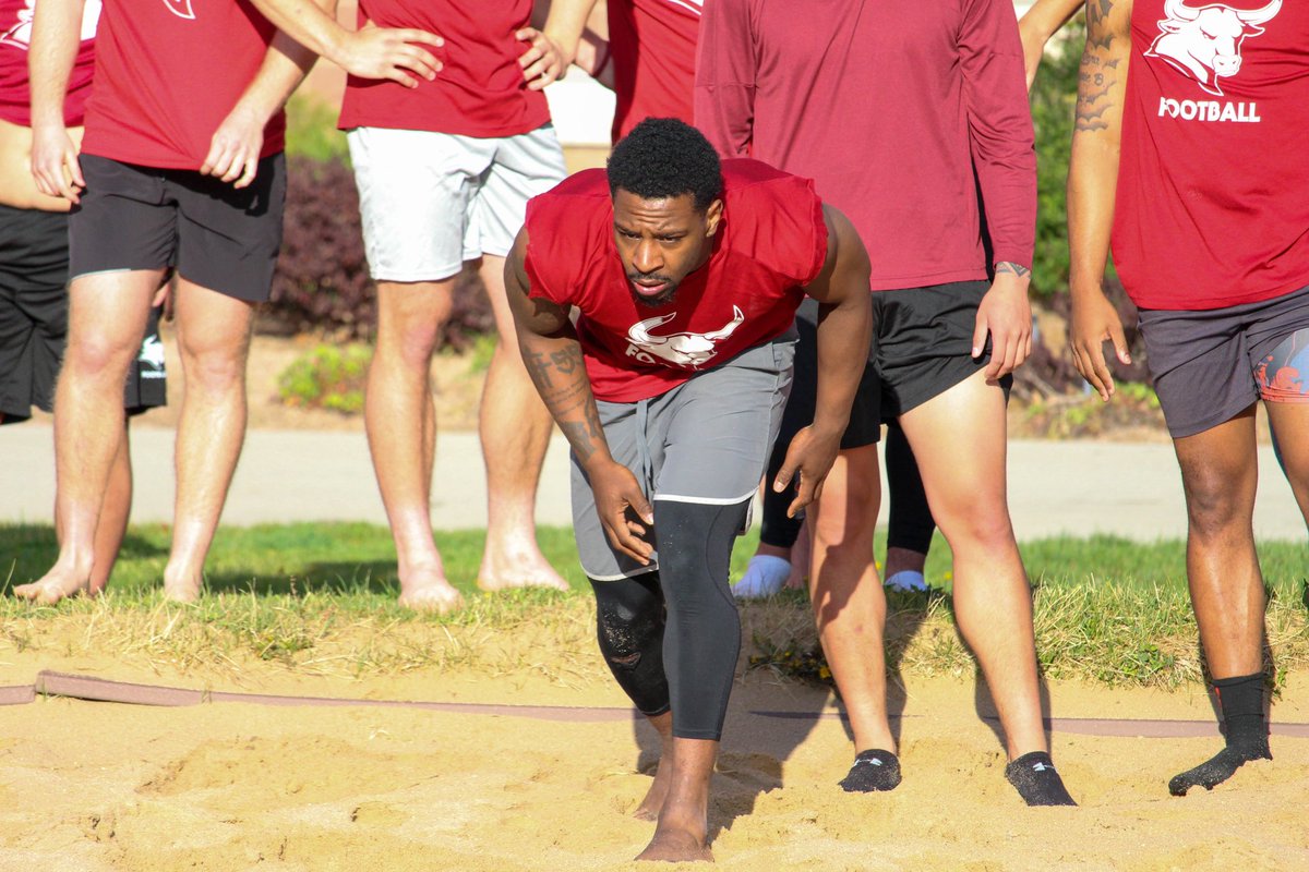 The sand Is 🏝️🏝️🏝️
Fun ‼️‼️‼️‼️‼️
Just another way to get some work in while also having some fun 🏈🐃
GO MAVS 
#Mavs #Mavup