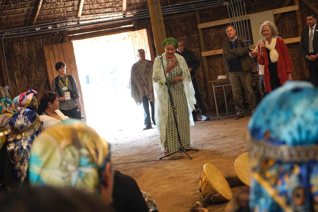 AminaJMohammed's tweet photo. Indigenous women have ancestral knowledge and a unique perspective for our environment. In sisterhood and solidarity, I joined indigenous women leaders from the many communities here in Chile. https://t.co/cbv8qhGb7Q