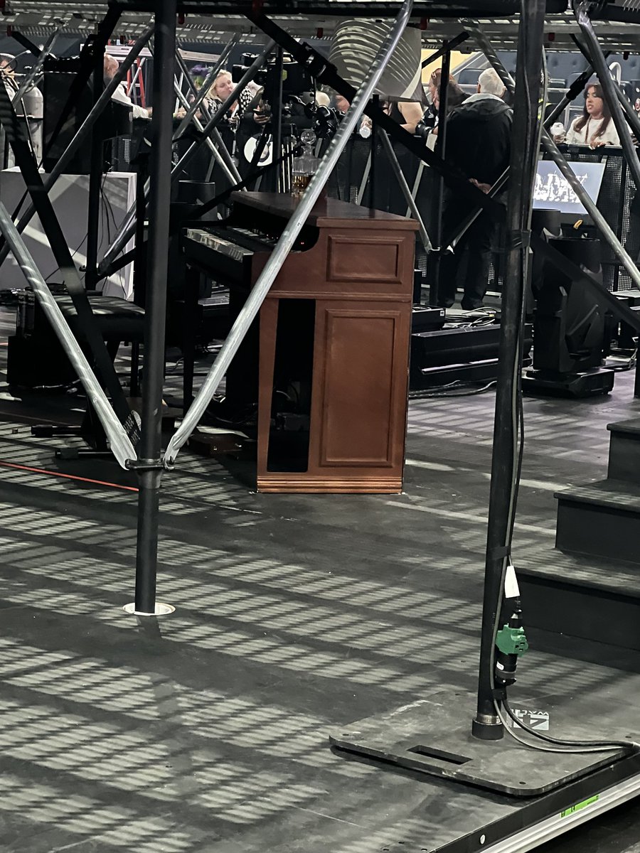 O613file's tweet photo. THE PIANO. https://t.co/i2mxGYYI6u