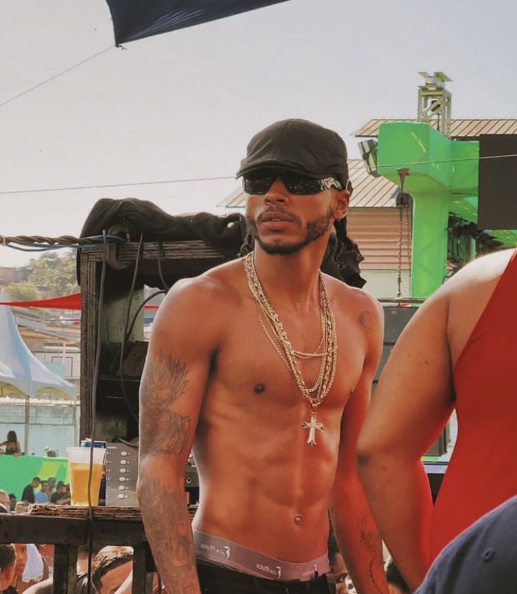 izaportal's tweet photo. 🚨DJ Rennan da Penha revela que já conversou com IZA sobre uma colaboração: 

“Ela entrou em contato comigo mas estávamos na pandemia […] É certo apostar em um afrohouse ou afrobeat”. https://t.co/b1wLP3pClV