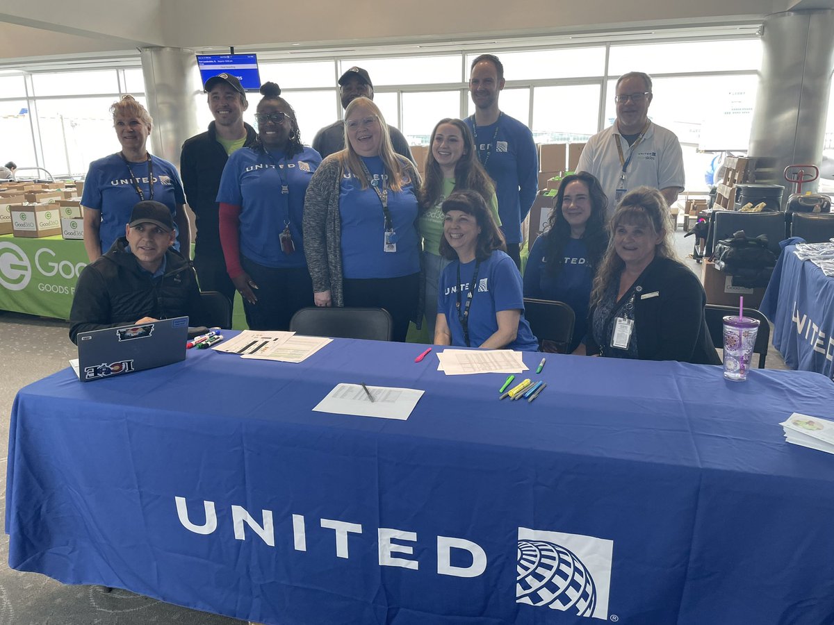 United partners with Good360. Concern and kindness to others. 😊✈️😊 @weareunited @Tobyatunited @jacquikey @KevinMortimer29 @jwartner8 @raeindenver #goodleadstheway #beingunited