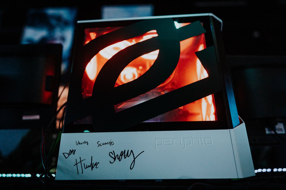 Your chance to win a Custom @PeriphioGaming PC signed by @scump & @OpTicTexas! 🖥️ RT/Like, tag a friend, make sure you're following us and Periphio & reply with #GreenWall
