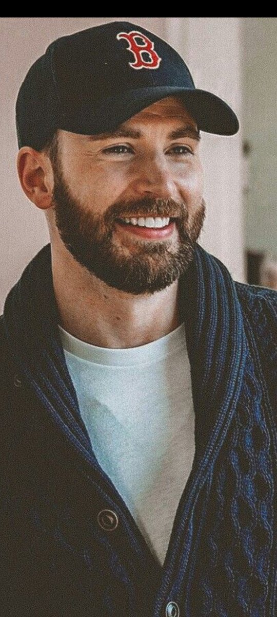 Rainyhort1's tweet photo. Throwback pic Thursday. @ChrisEvans with a sweater and cap is what I want. 😏💙🫠 He's the boyfriend. 😊 #ThrowbackTweetThursday https://t.co/LquJ3uklhS