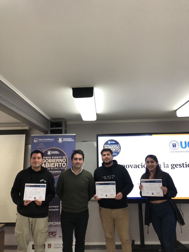 Algunas de las postales que presenciamos hoy 📚👩‍🎓🧑‍🎓👨‍🎓