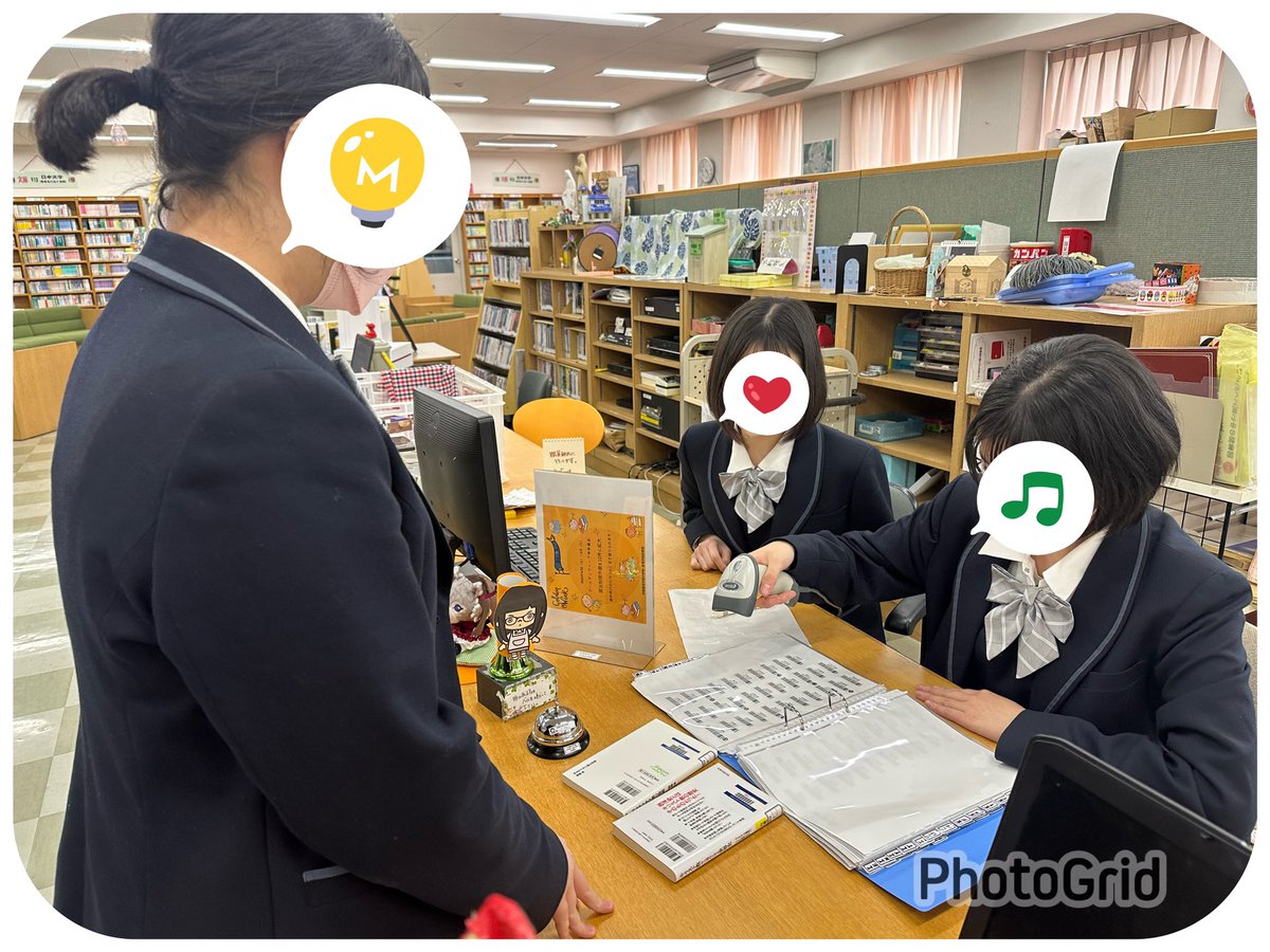 toshokannko's tweet photo. 今日から図書館資料借りた人に図書館ガチャガチャが���来ます！「オリジナルしおり🔖」がもらえます！ハズレなし！
#ダンボール工作　#学校図書館 https://t.co/MlLwhPcamk