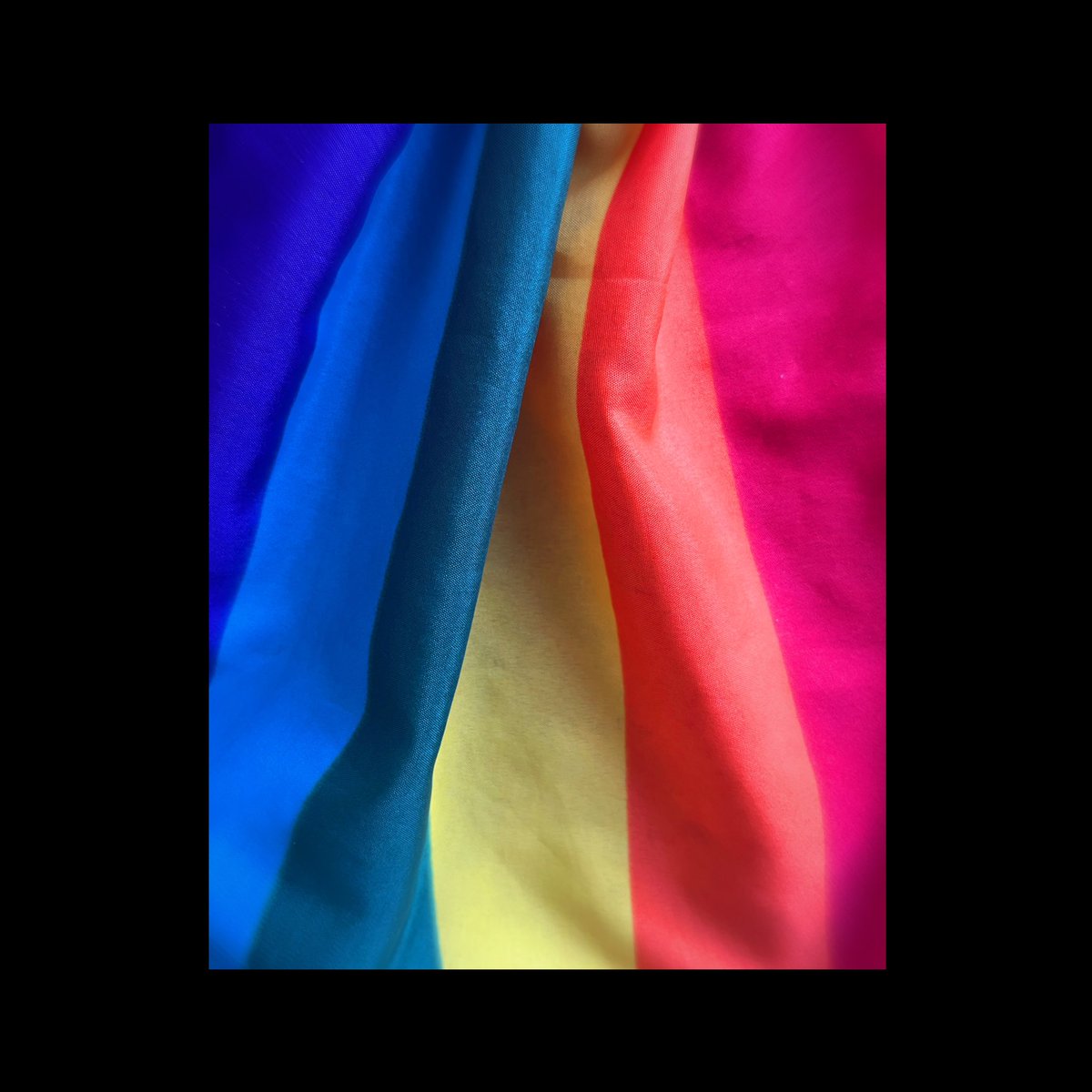 InversoProjeto's tweet photo. CORpo (2023)
Fotografias 

#inverso #projetocultural #morgfran #morgfranart #releitura #inspiração #RodrigodAlcântara #dAlcântara #gay #queer #artesvisuais #performance #audiovisual #militancia #resistência #referência #visibilidade #carinho #histórialgbt #lgbt #arte #art https://t.co/dgSlvaUHIZ