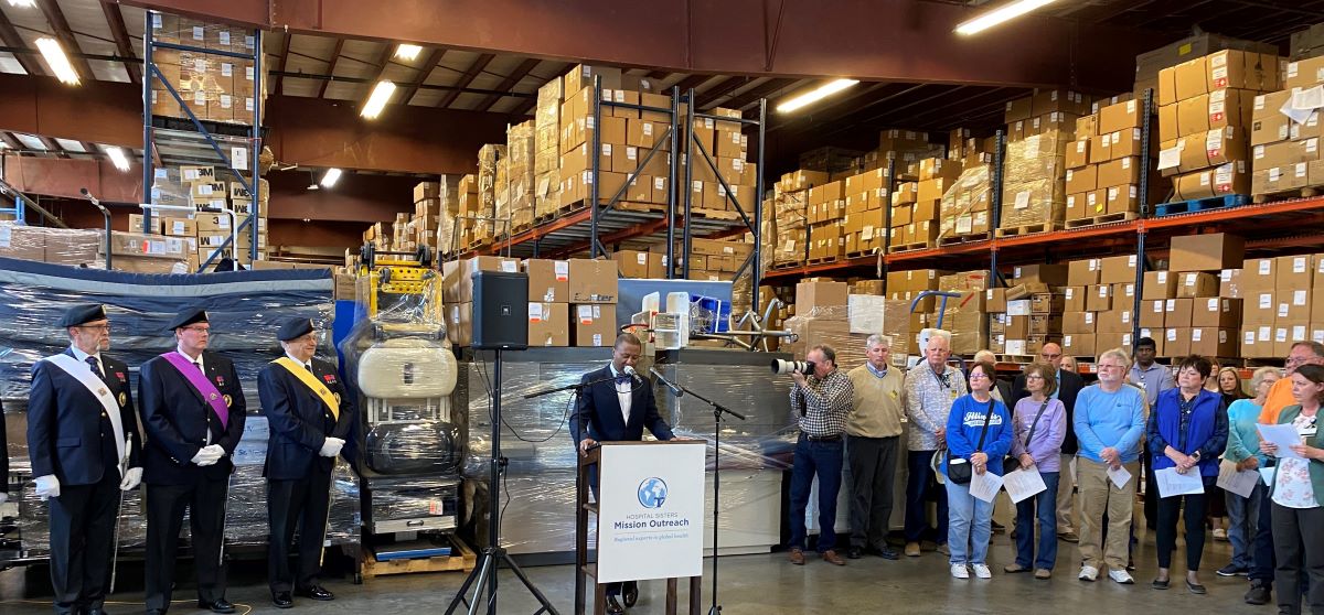 TheCHAUSA's tweet photo. CHA Board of Trustees Vice Chair &amp; @HospSistersHS President and CEO Damond Boatwright joined CHA's @bcomp10, the @KofC, and @PaprockiBishop of @diospringfield in blessing a shipment of medical supplies being sent from #HospitalSistersMissionOutreach to #Ukraine. 

#PrayforUkraine https://t.co/811j5nxJsM