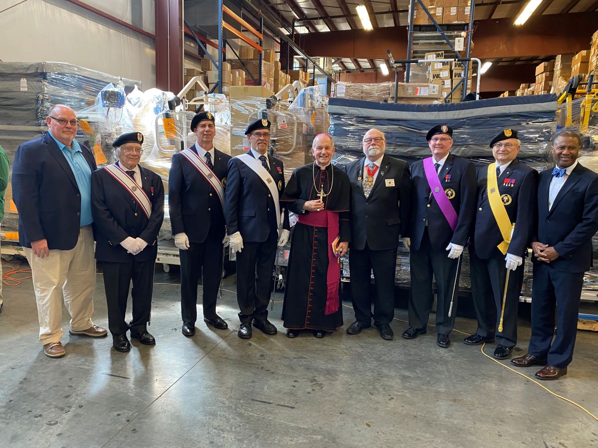 CHA Board of Trustees Vice Chair & @HospSistersHS President and CEO Damond Boatwright joined CHA's @bcomp10, the @KofC, and @PaprockiBishop of @diospringfield in blessing a shipment of medical supplies being sent from #HospitalSistersMissionOutreach to #Ukraine. #PrayforUkraine