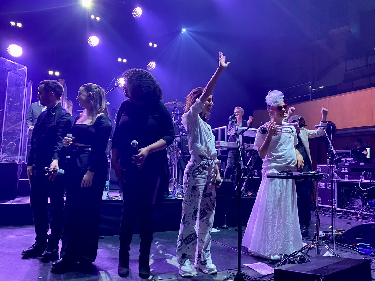 antrdav's tweet photo. @james_fanzone @wearejames Just left the Cardiff gig and OMG it was increadible! - we sang, we laughed, we cried - what a memorable performance! - I hope the Welsh Singing did us proud 🏴󠁧󠁢󠁷󠁬󠁳󠁿
#nbl #james #cardiff https://t.co/TYkUXPXYrS