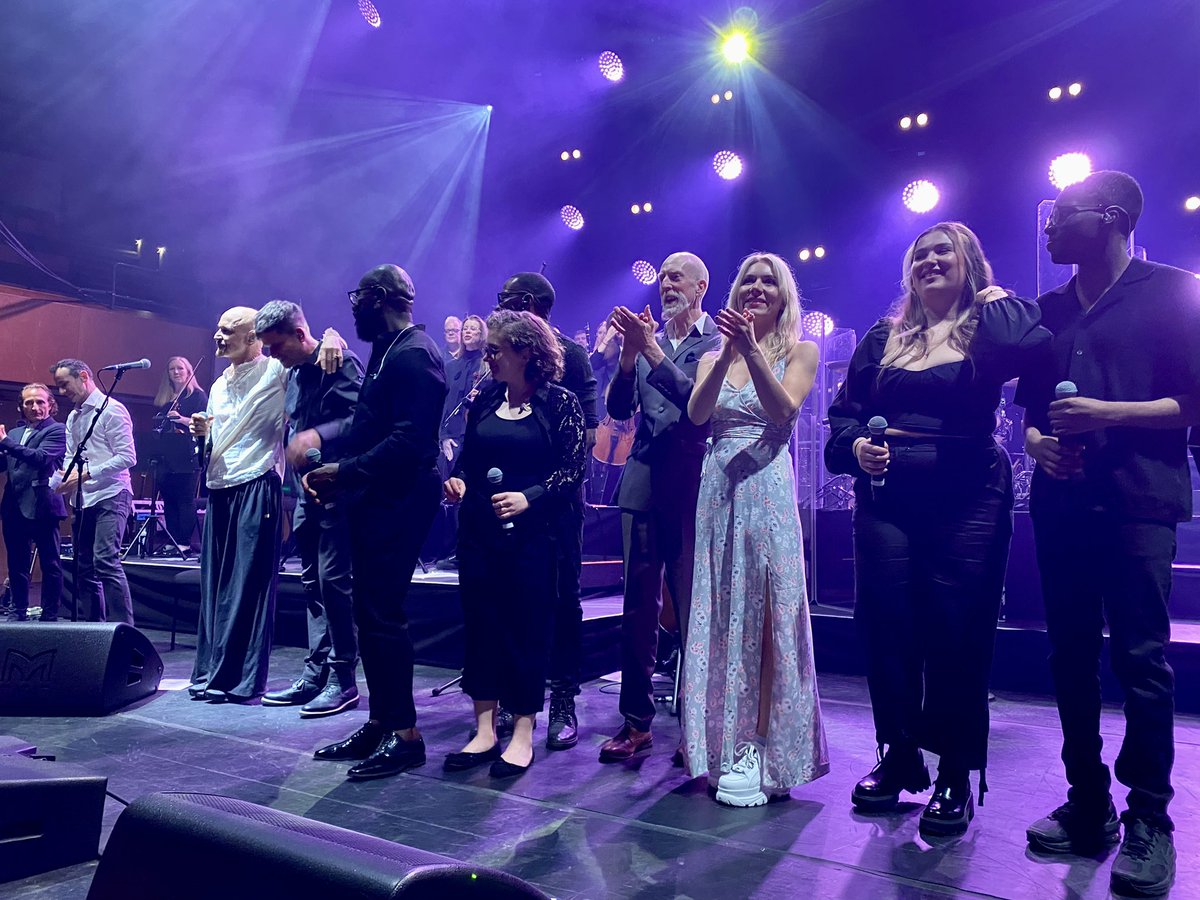 antrdav's tweet photo. @james_fanzone @wearejames Just left the Cardiff gig and OMG it was increadible! - we sang, we laughed, we cried - what a memorable performance! - I hope the Welsh Singing did us proud 🏴󠁧󠁢󠁷󠁬󠁳󠁿
#nbl #james #cardiff https://t.co/TYkUXPXYrS