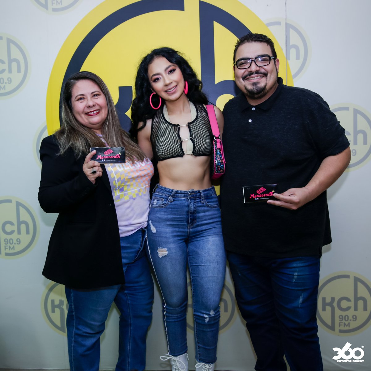 Sebas_Alvarado0's tweet photo. @KCH_FM  @monserrathmusic "1 Shot"📲🎶 https://t.co/G4o26bUYZq