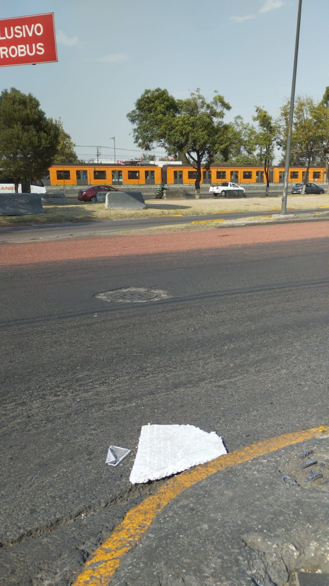 alertabikerof's tweet photo. @SOBSECDMX grava roja tirada en calzada Ignacio Zaragoza carriles laterales desde anillo periférico como 300 metros dirección puebla ayuden a evitar accidentes por favor https://t.co/xp1cXq6ma7