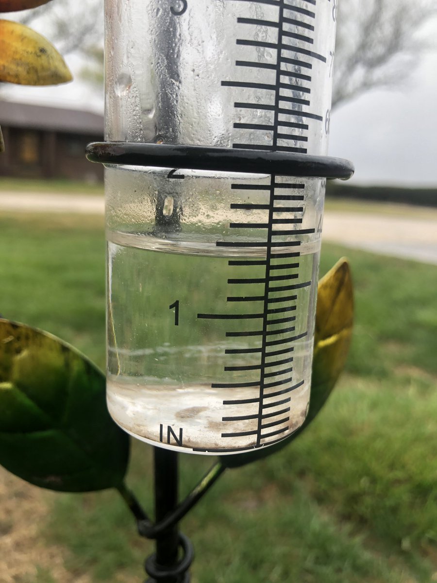 HpjWeece's tweet photo. Still raining… I’ll take it #muchneededrain #highplainsjournal https://t.co/RuyApNg0xJ