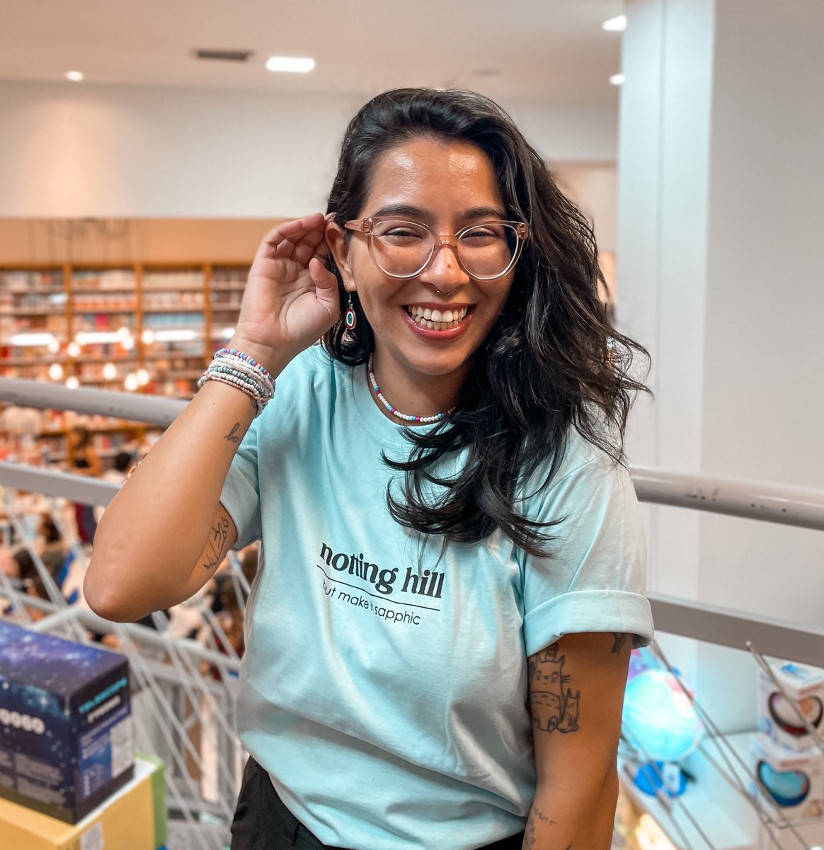 claralvesg's tweet photo. muito feliz com o filme de vbsa e a segunda temp de heartstopper etc 

mas e quando vamos ter um romancezinho sáfico pra assistir? https://t.co/or7vLLcXOb