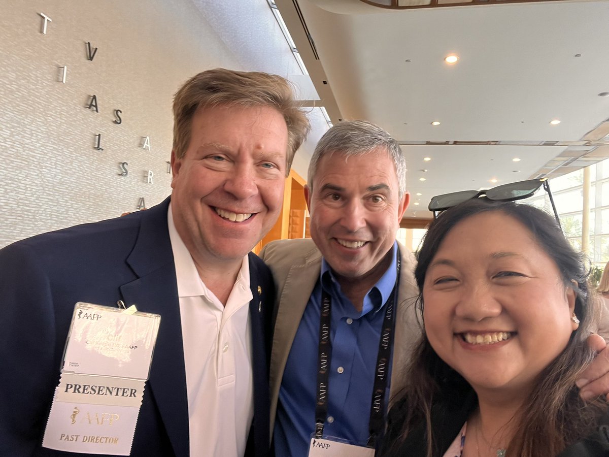 One of the best parts of @aafp #aafpwellbeing is connecting with amazing leaders in #FamilyMedicine! @ClifKnight @MarkGreenawald