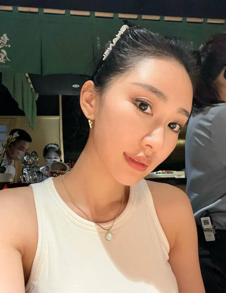tracker5160yyy's tweet photo. Girls' happiness is shopping and eating shopping and eating is the most correct way to open the happiness https://t.co/EpNyxJW50O