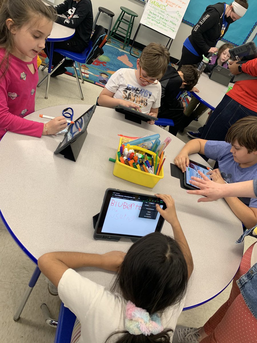 samshuman24's tweet photo. Animal research with 3rd grade today! What features to animals have that help them survive in their habitat? @EmersonD100 #d100inspires #tigerslearn https://t.co/CClZTqHGd6