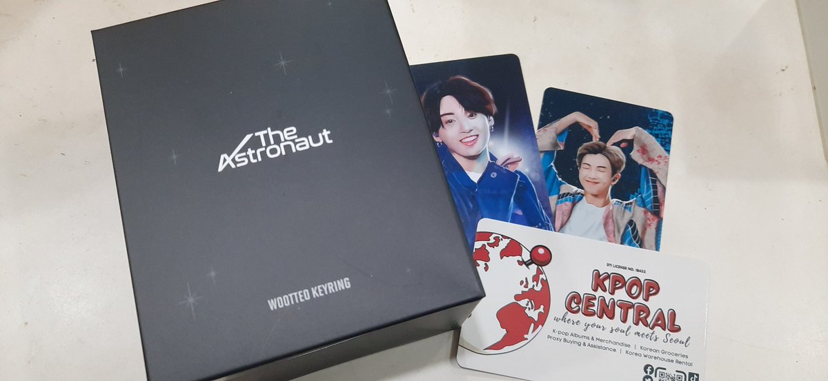 tikisoka's tweet photo. Thanks to @kpopcentral_ph and wootteo arrived safely 😅
Kept it straight and haven't opened it tbh 😊
#TiKollects https://t.co/2Mqds9rcsV