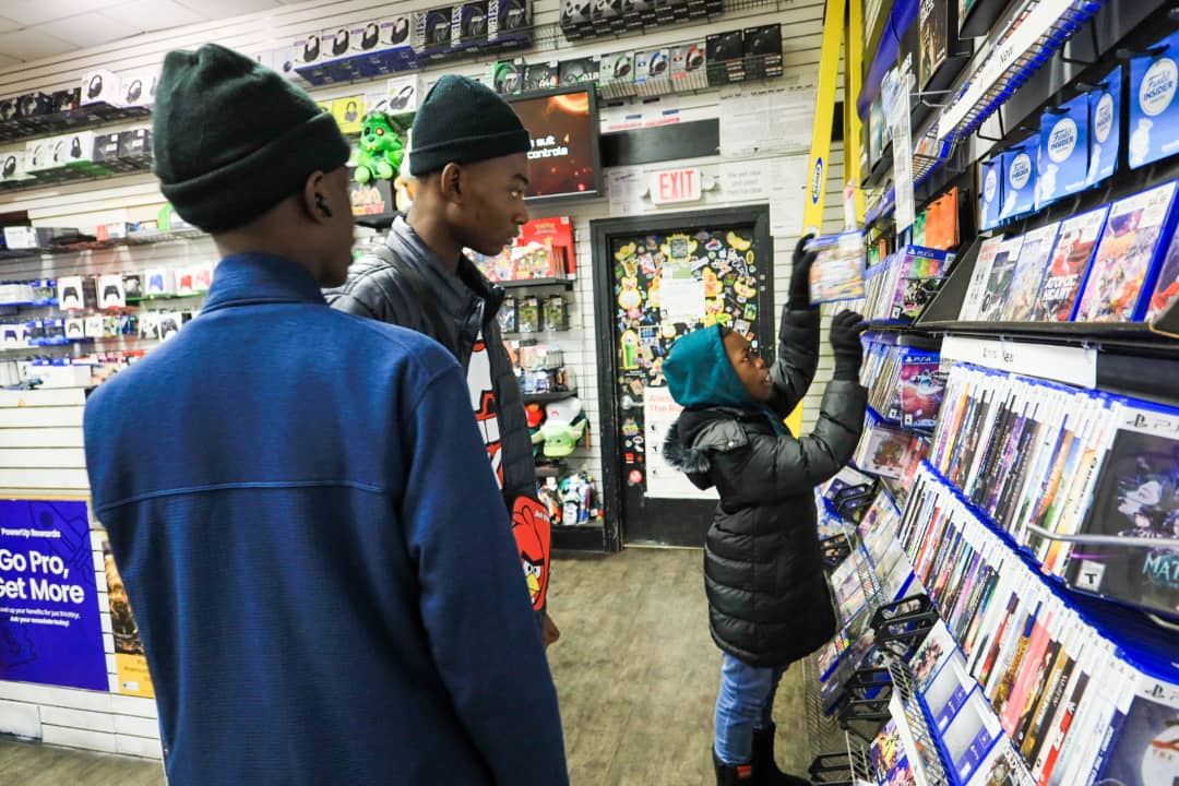 LifeLinkGhana's tweet photo. It's shopping time! Here are highlights of Life-Link Ghana Delegation touring the Queen's Mall in #newyorkcity.
#JHSMUN #GCIMUN #MUN #LLMUN #NewYork #Queens https://t.co/mGMFFUziKo