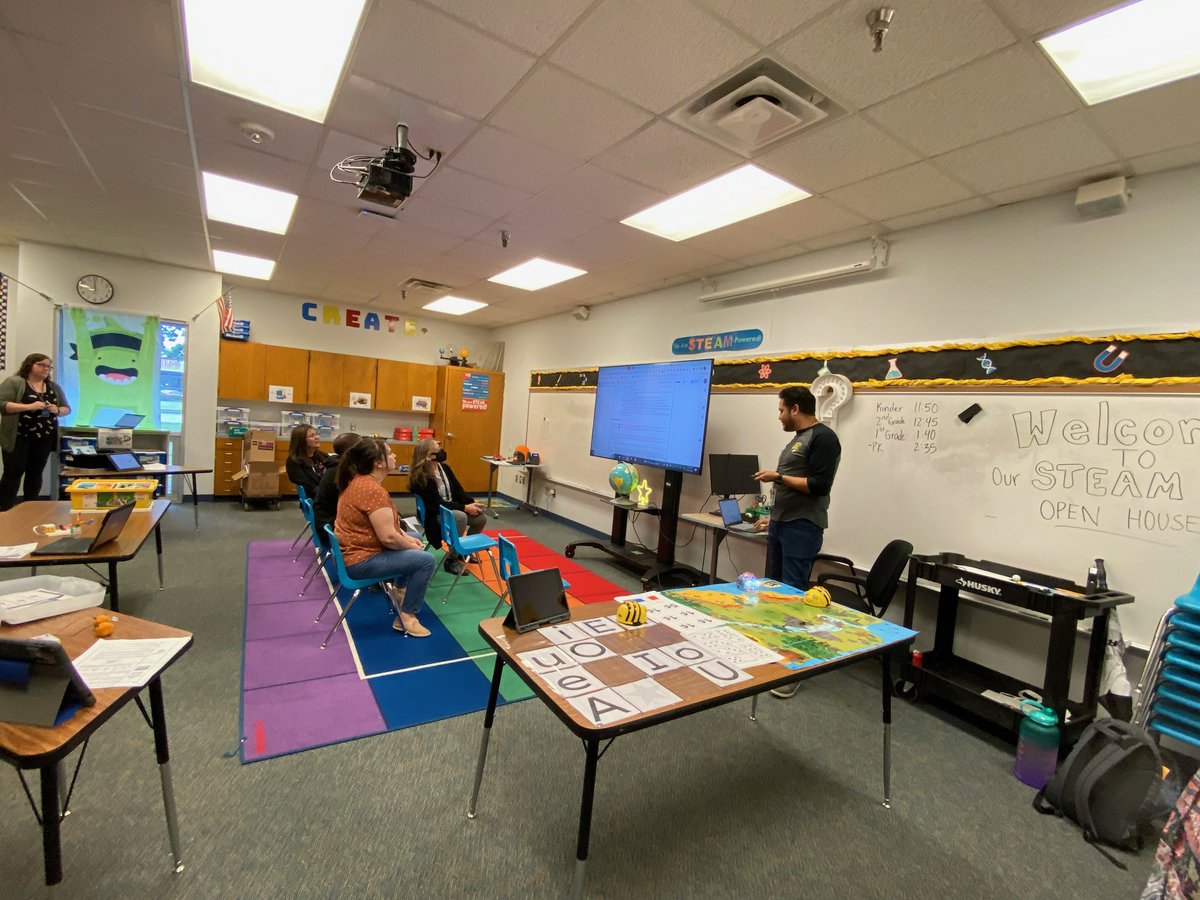 ArellanoTeach's tweet image. So excited to have our teachers explore our New STEAM Lab and the amazing things they can do with their students! Thank you to everyone that helped me make it possible! #TheSchulzeExperience #STEAMLAB @ChejuanaMar