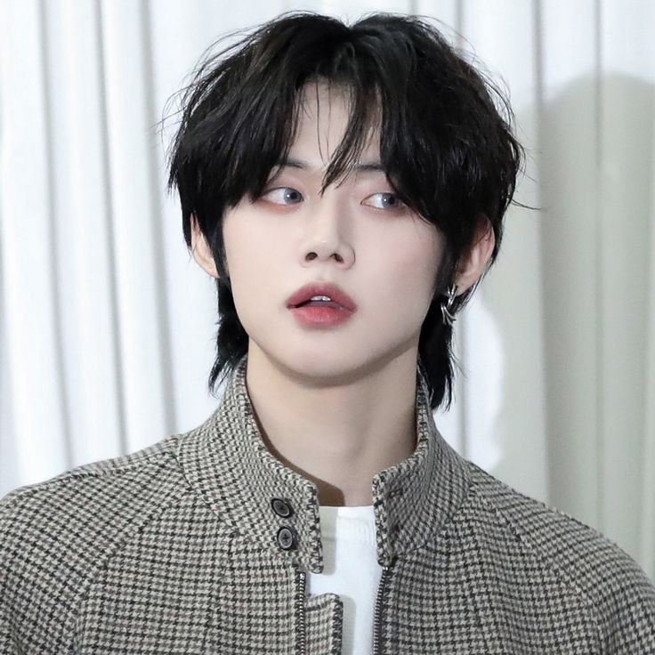 m1n_venus's tweet photo. um idol com:

sua idade: hyein
seu signo: jk
seu mbti: jin
sua data de nascimento: yeonjun https://t.co/kX56ZWVhmt