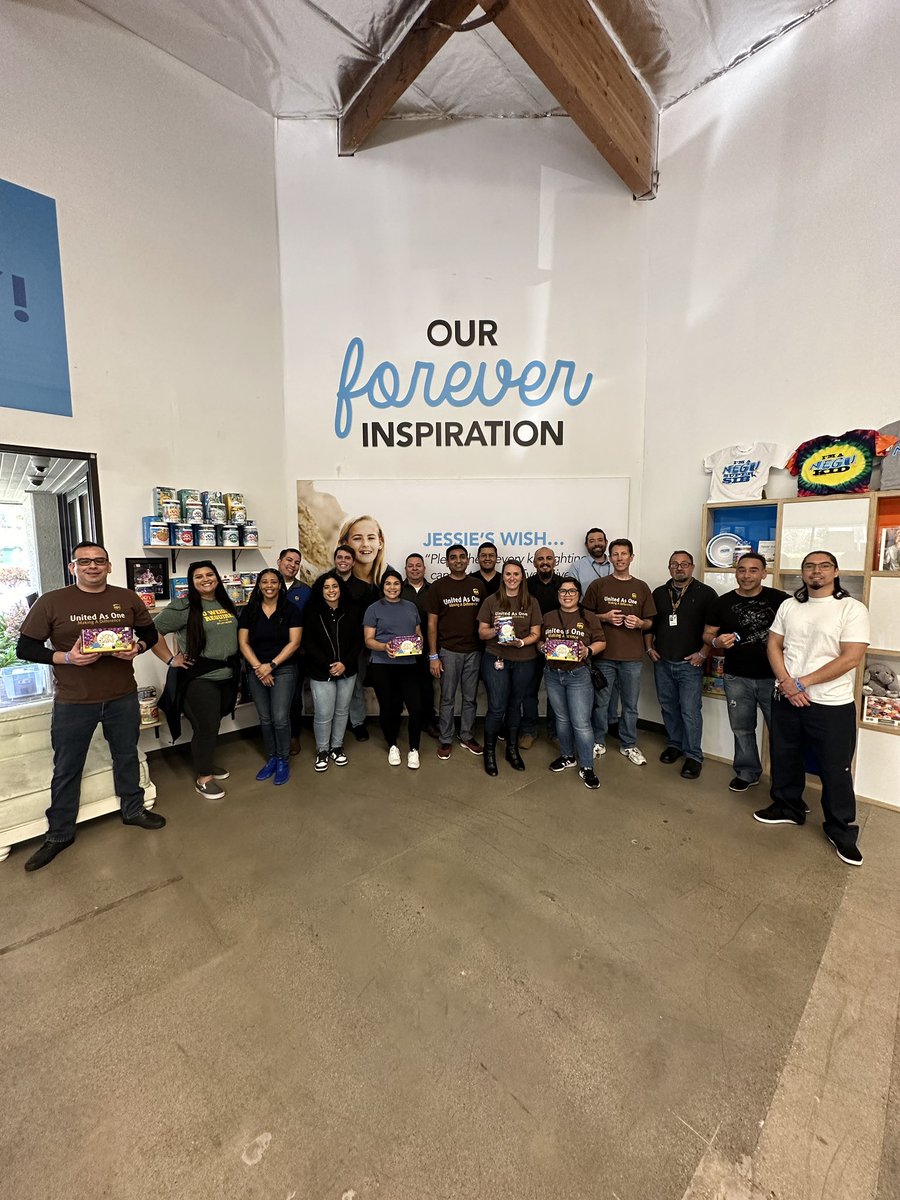 JennStach's tweet image. Today @UPS South Cal Package IE Team had an amazing opportunity to volunteer and support a great cause for Global Volunteer Month. The Jessie Rees Foundation gives hope and joy to children that are fighting cancer and we were able to help support the cause! #UPS #NEGU #volunteer