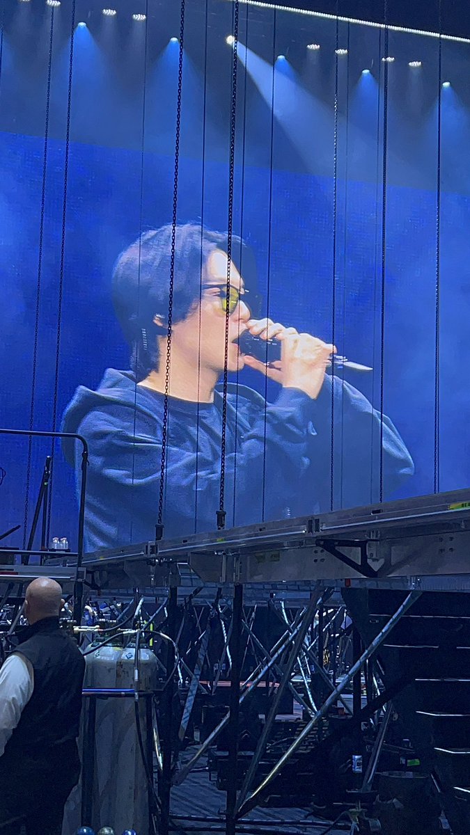 kiss_seven7's tweet photo. — #SUGA en el soundcheck de su primer concierto de #AgustD_SUGA_Tour

Algunas fotos &amp; videos [↓] https://t.co/78tCNMxBJJ