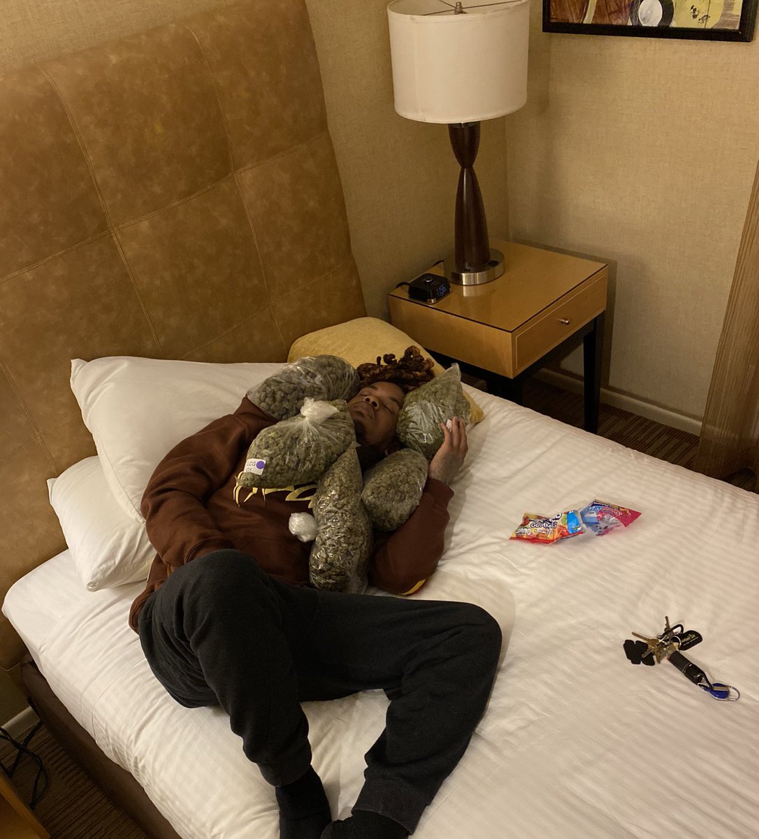 yurrrrr (@1greedyuno) on Twitter photo 