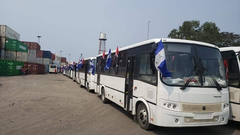 la_moralimpia's tweet photo. #Nicaragua 
He aquí la nueva flota de buses rusos 🇷🇺🤝🇳🇮❤️🖤 #NicaraguaTriunfa @WinstonJJ7 @DanielkaRuiz25 @corpav_m https://t.co/vv8aAifELE